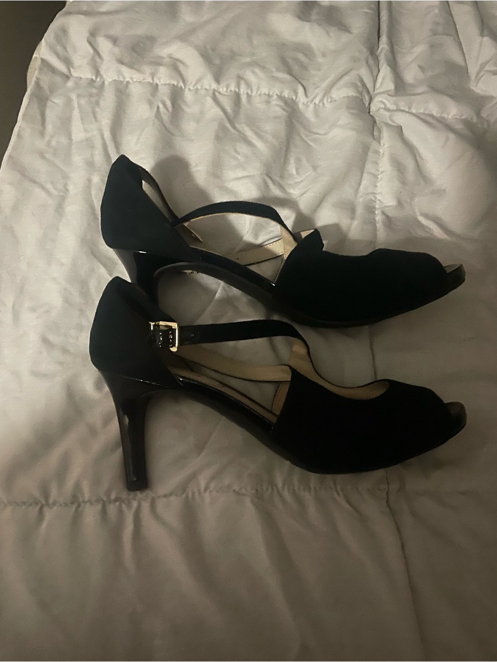 Life Stride Black Open-Toe Mid Heels